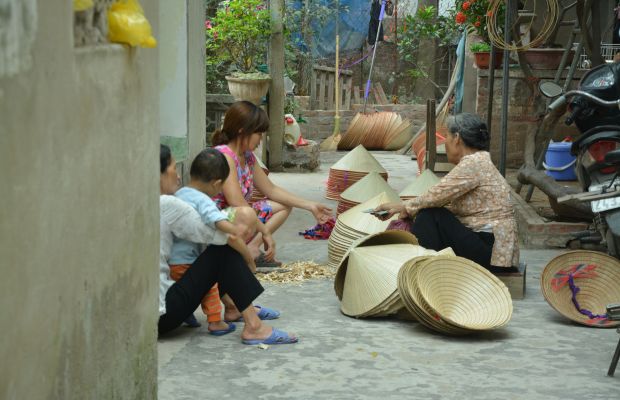 Chuong conical hat village